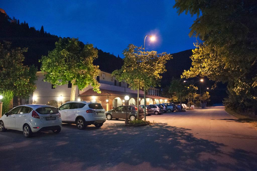 Albergo Magrini Della Genga Genga  Exterior foto