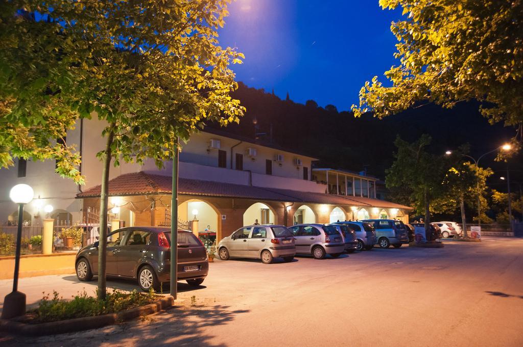 Albergo Magrini Della Genga Genga  Exterior foto