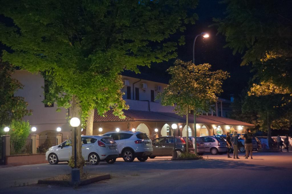 Albergo Magrini Della Genga Genga  Exterior foto