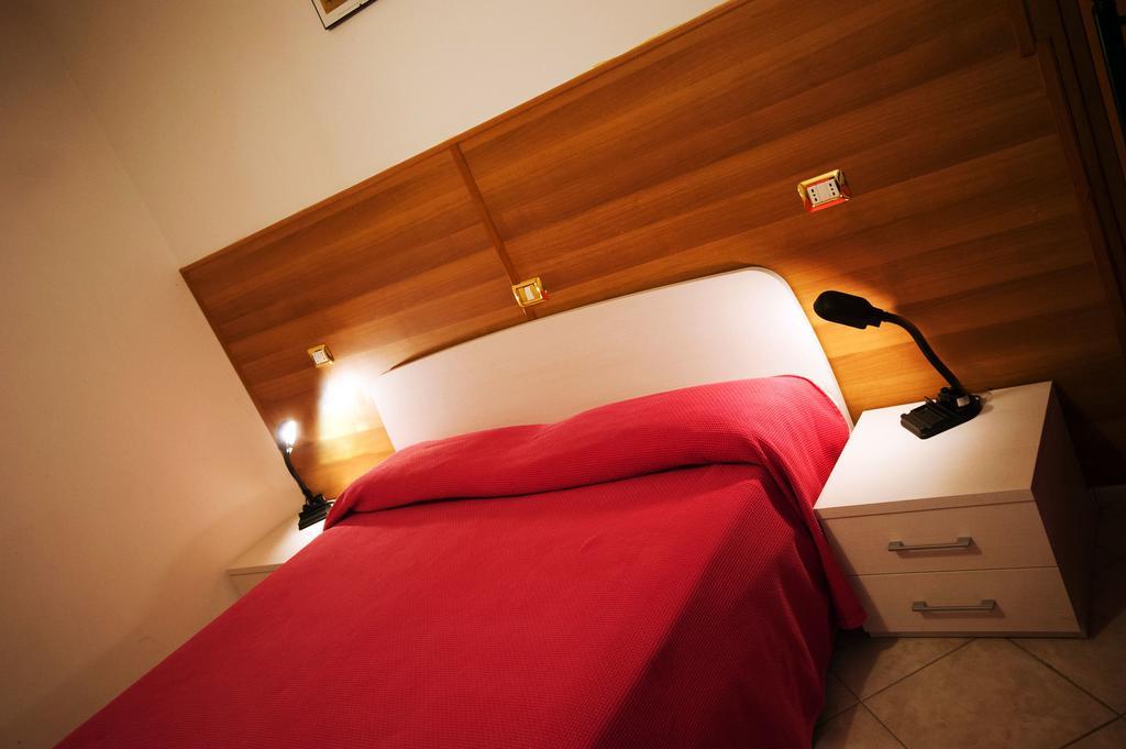 Albergo Magrini Della Genga Genga  Habitación foto