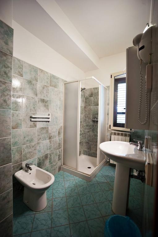 Albergo Magrini Della Genga Genga  Habitación foto